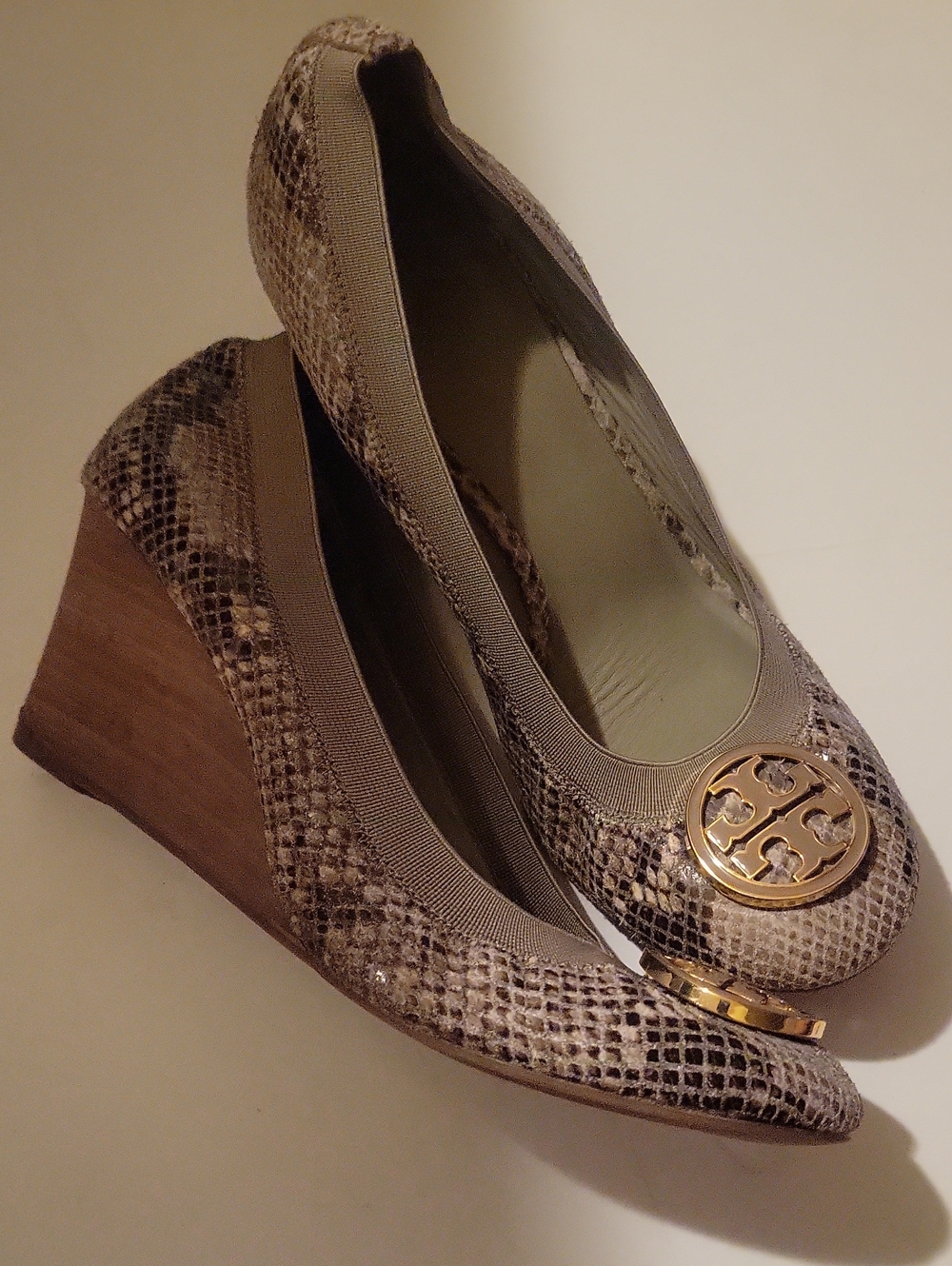 Tory Burch Women's Taupe Snakeskin Logo Ballet Flats - Picture 3 of 13
